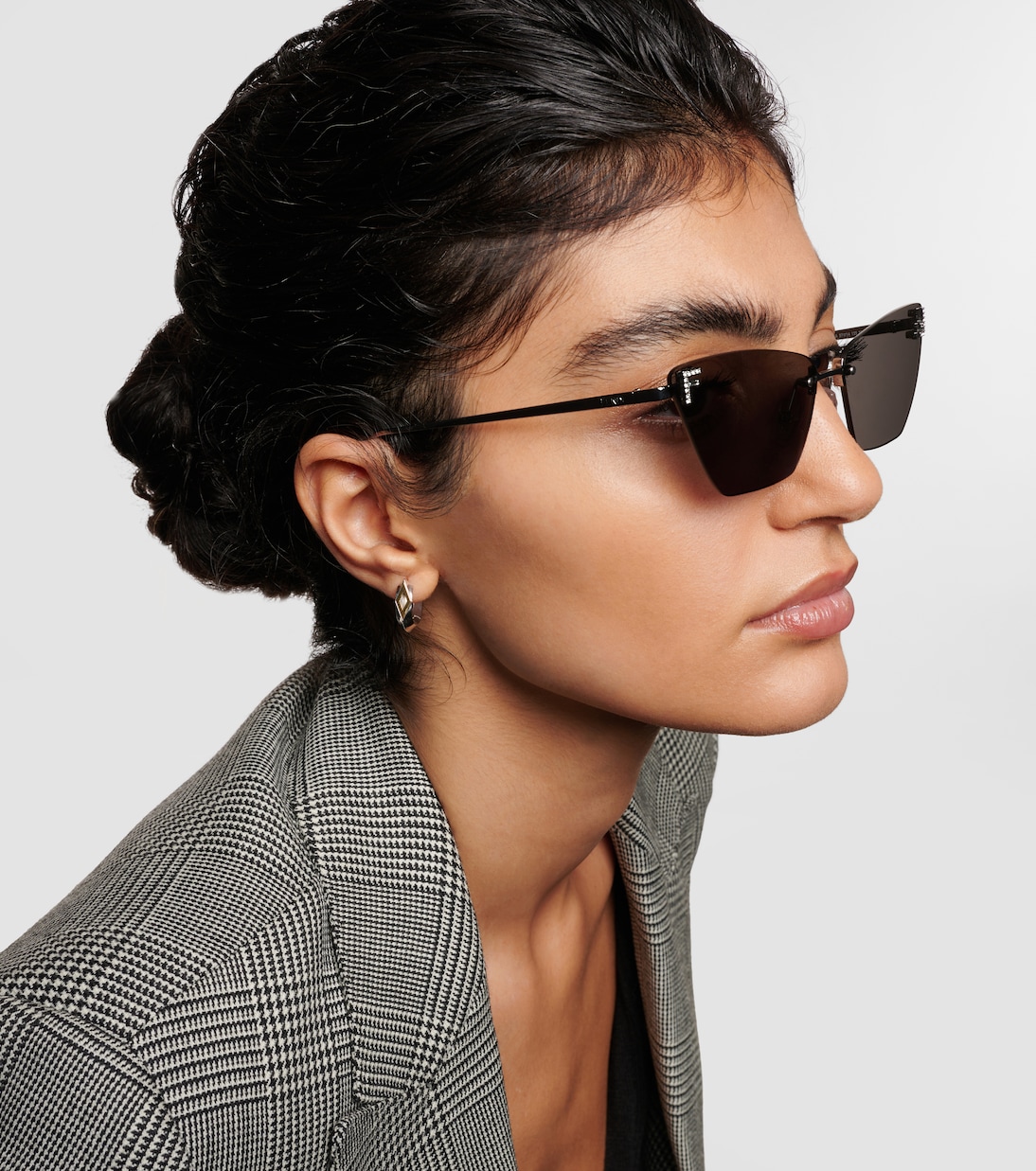 Occhiali da sole FENDI stile cat-eye per giovani trendsetter