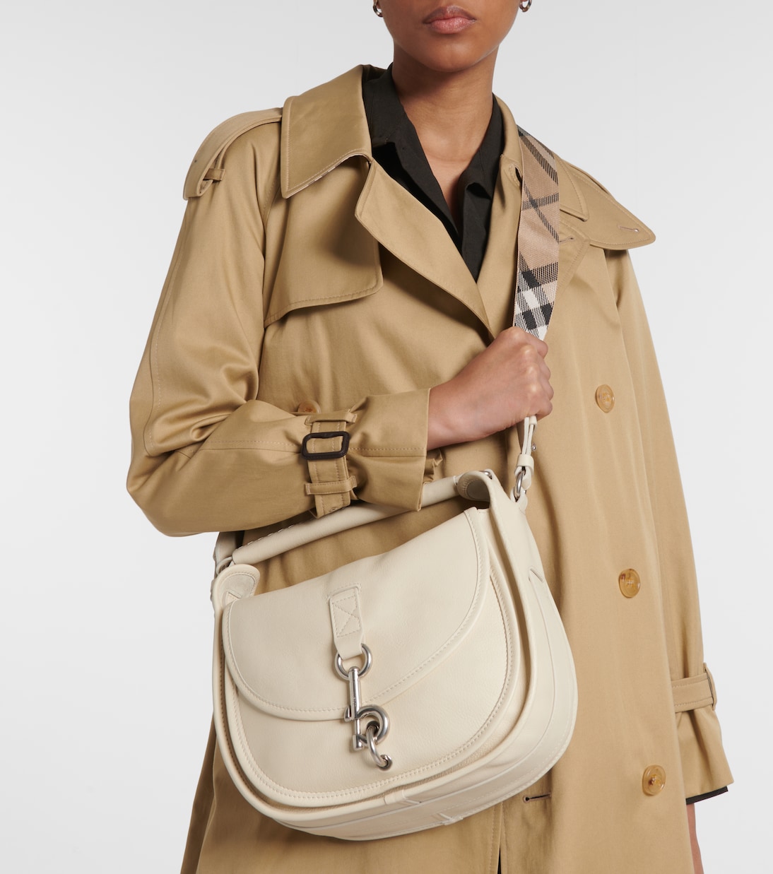 B Clip Small leather messenger bag | Burberry
