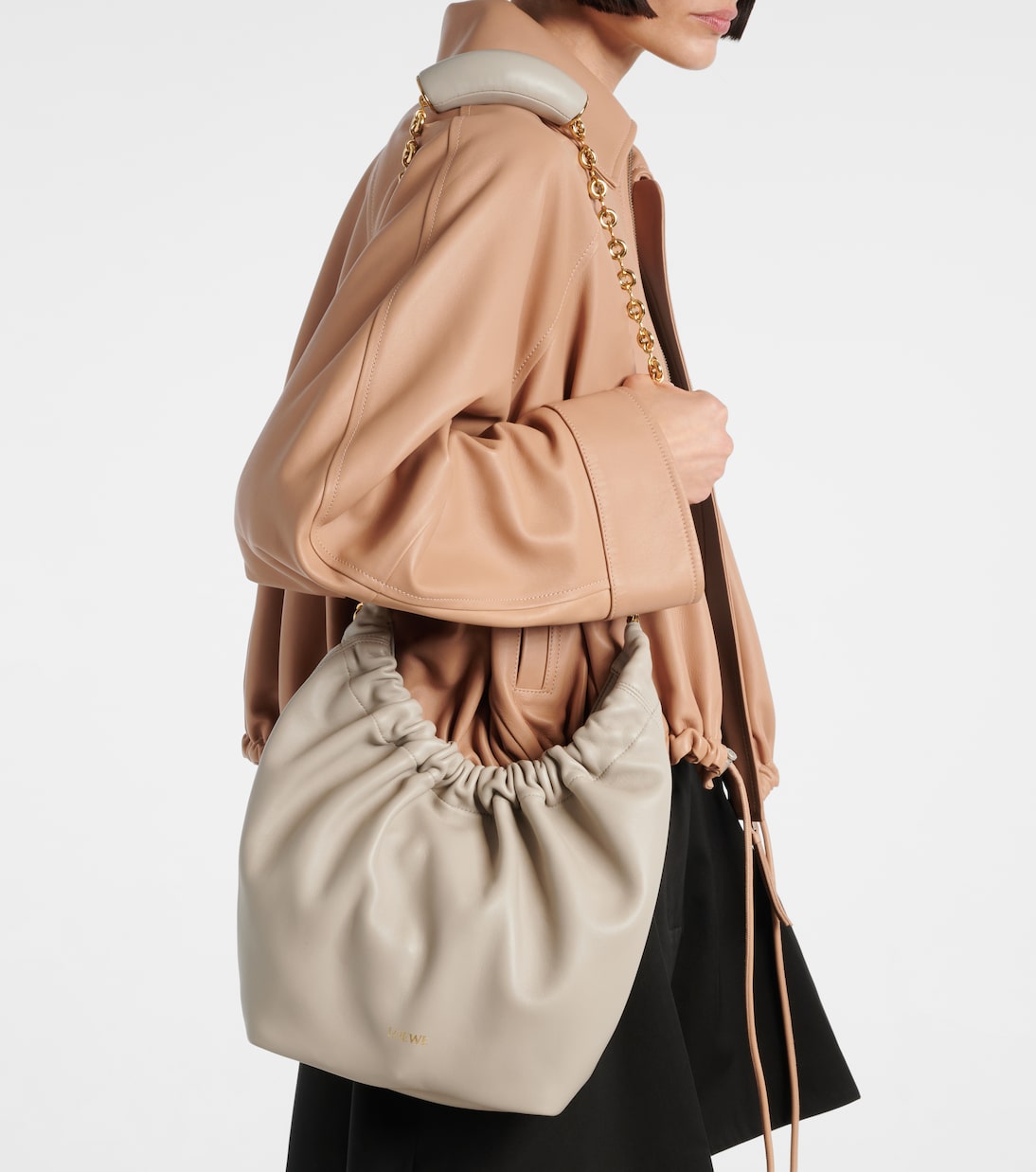 Schultertasche Squeeze Small aus Leder | Loewe