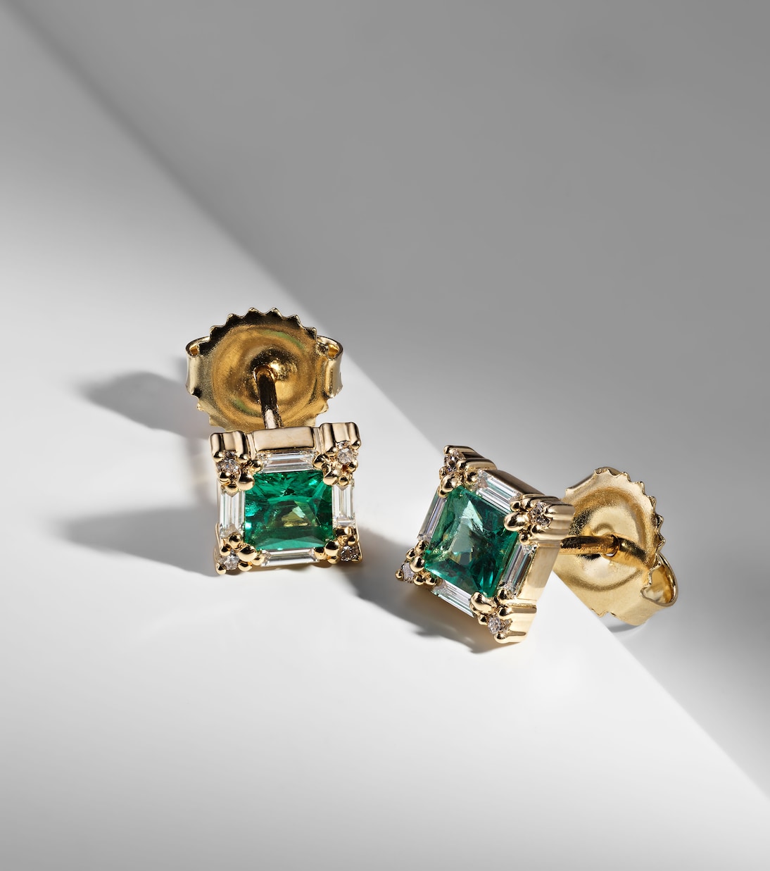 Boucles d’oreilles en or 18 cts, émeraudes et diamants | Suzanne Kalan