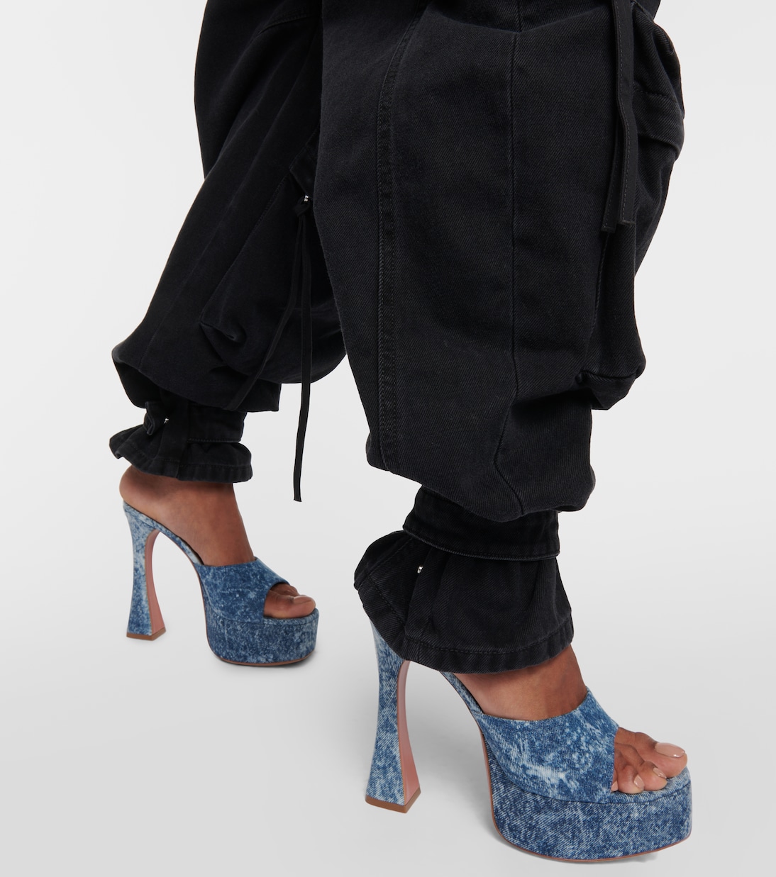 Mules con plataforma Dalida en denim | Amina Muaddi