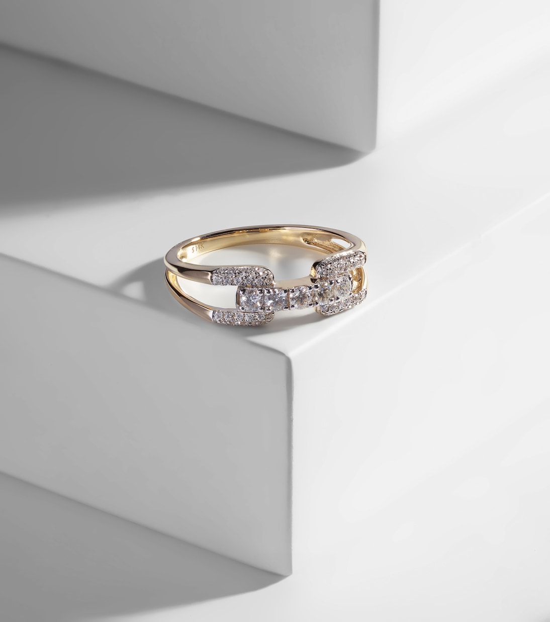Bague Harness en or 14 ct et diamants | Stone and Strand