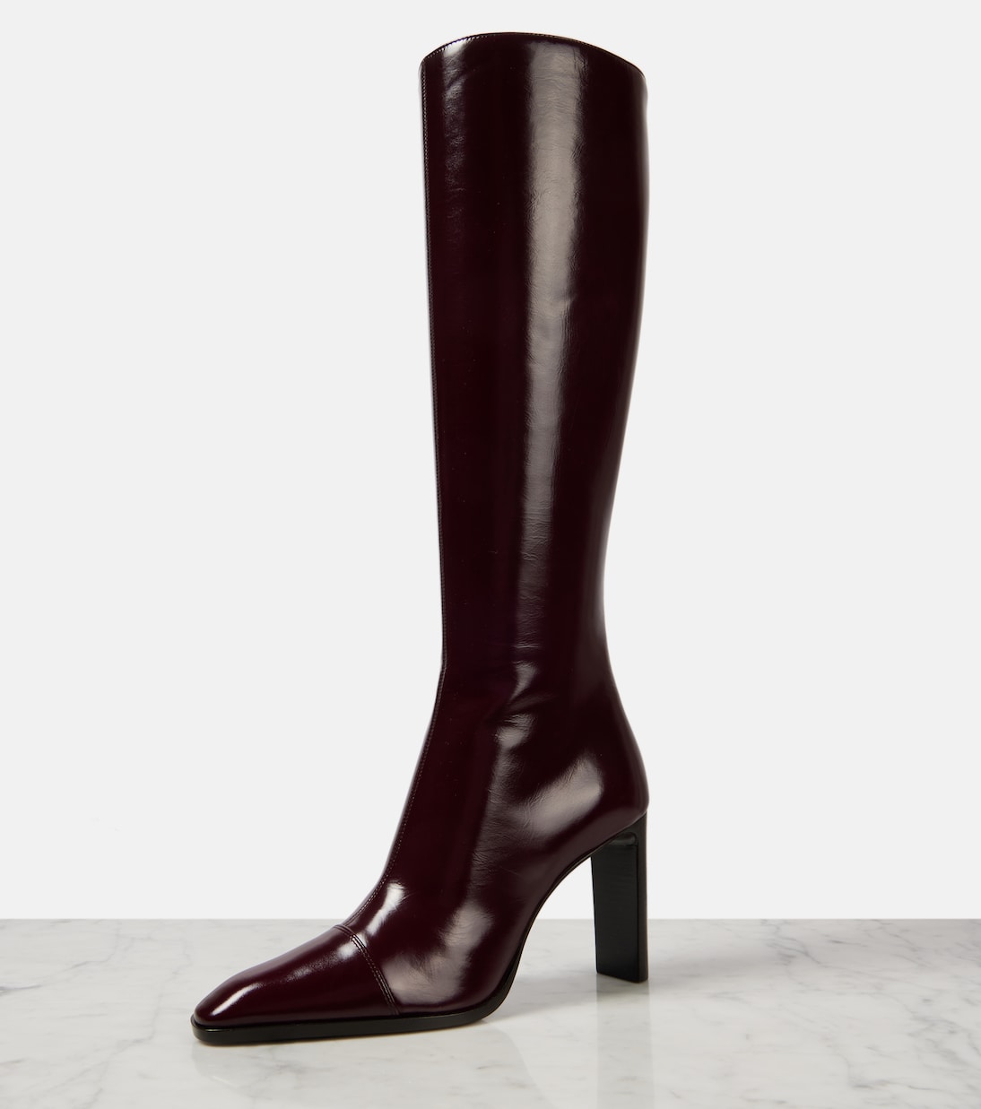 Stivali alti in pelle Venetia di Saint Laurent per uno stile giovane e audace