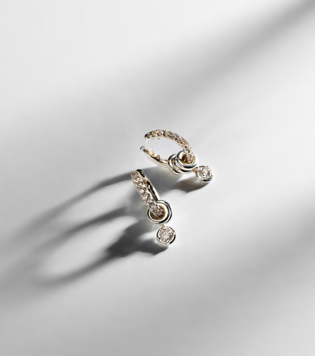 Orecchini in argento sterling Zahra con diamanti di Spinelli Kilcollin