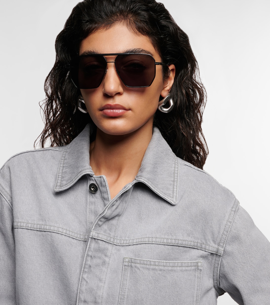 Occhiali da sole aviator quadrati BOTTEGA VENETA per stile giovane e trendy