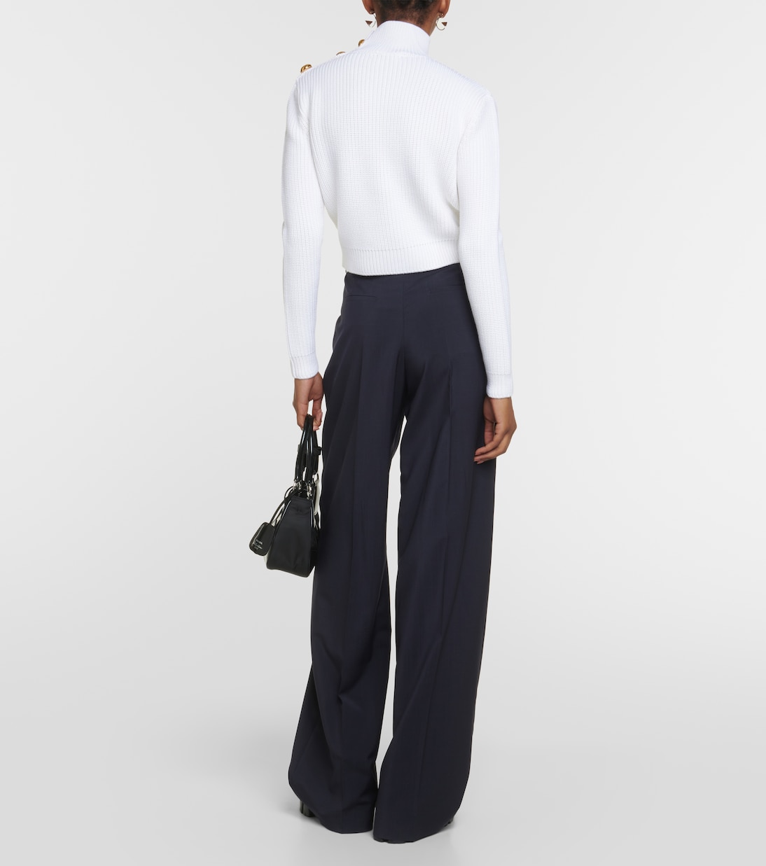 Jersey de lana con cuello alto de Prada, estilo juvenil moderno