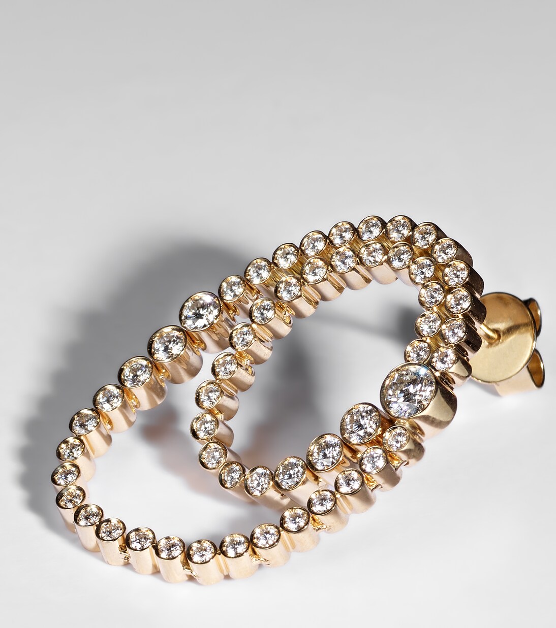 Embrassée de Diamant 18kt gold single earring with diamonds | Sophie Bille Brahe