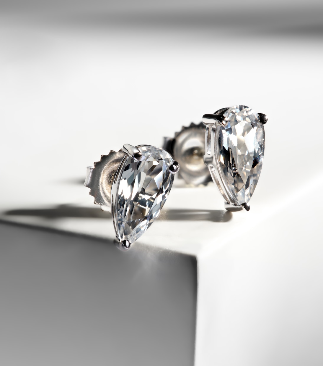 Ayda 14kt gold stud earrings with topaz | Suzanne Kalan