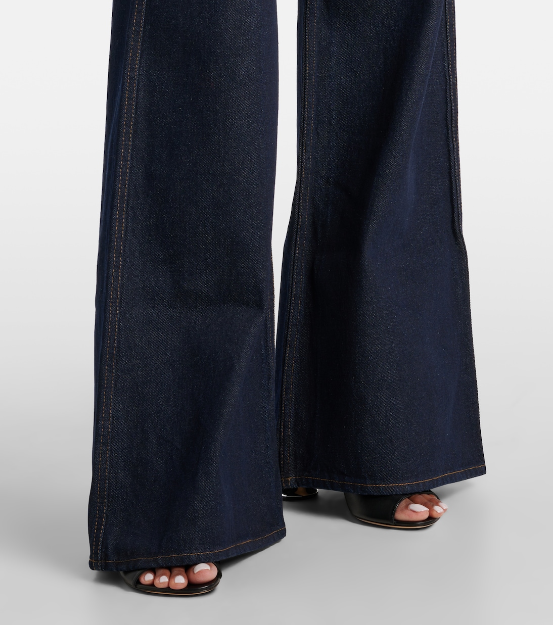 Jeans de Corte Amplio y Estilo Urbano Coperni para Jóvenes Modernos