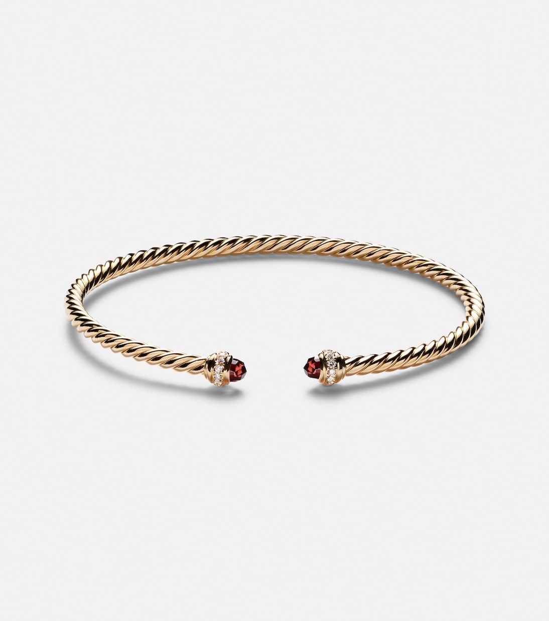 Bracciale Cablespira® Flex in oro 18kt con granati e diamanti | David Yurman