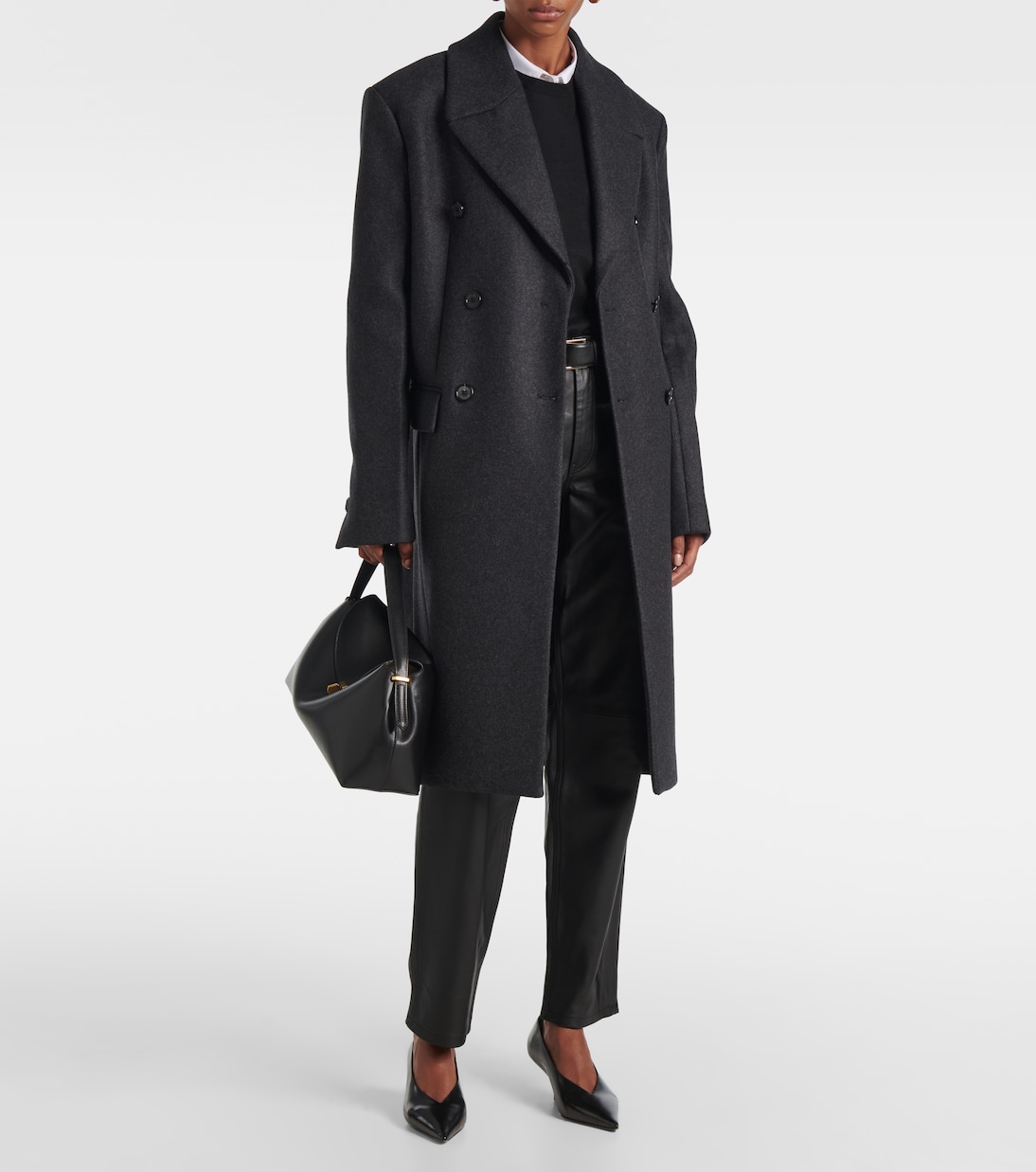 Pantaloni regular in pelle a vita media | Toteme