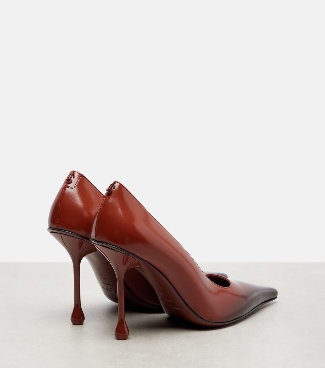 Salones Ixia 95 de piel | Jimmy Choo