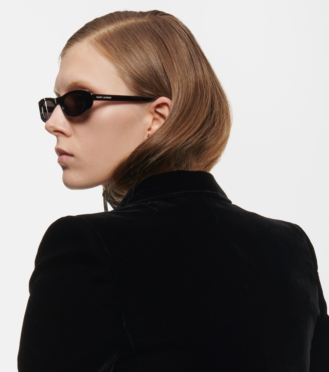 Occhiali da sole ovali Saint Laurent SL 557: stile giovane e trendy