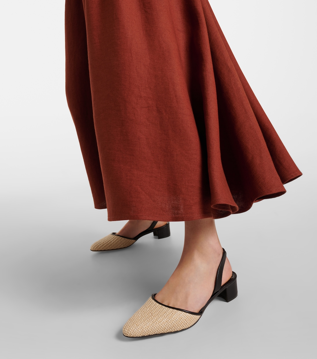 Pumps slingback Raffro in rafia con pelle | Manolo Blahnik