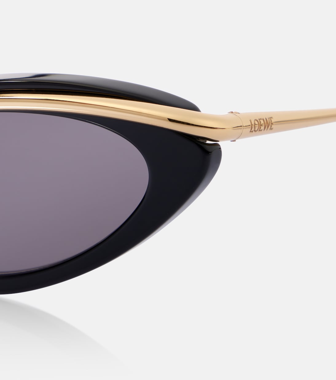 Occhiali da sole LOEWE Whirl con design avvolgente a occhio di gatto per uno stile giovane e audace