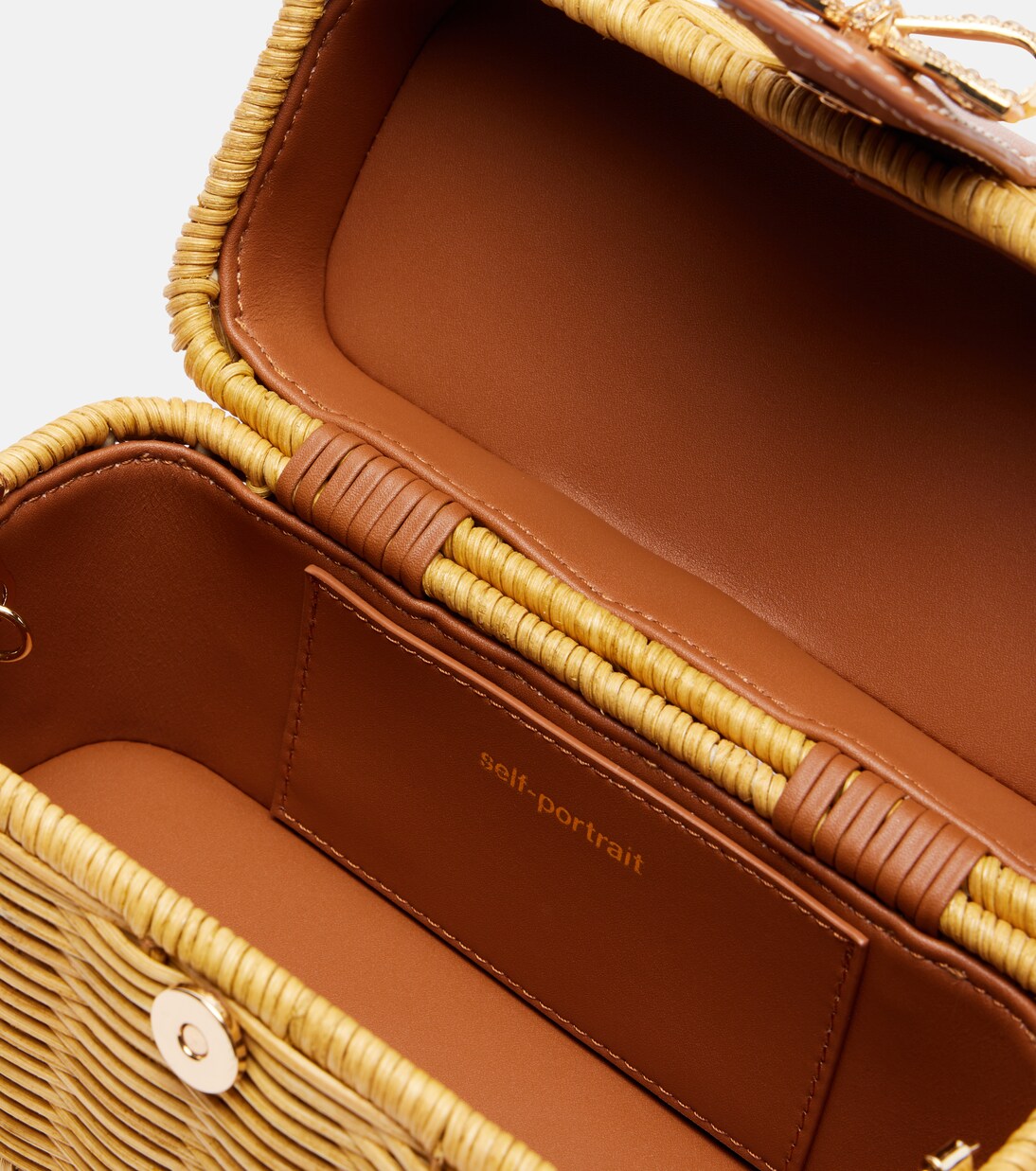 Verzierte Henkeltasche aus Rattan | Self-Portrait