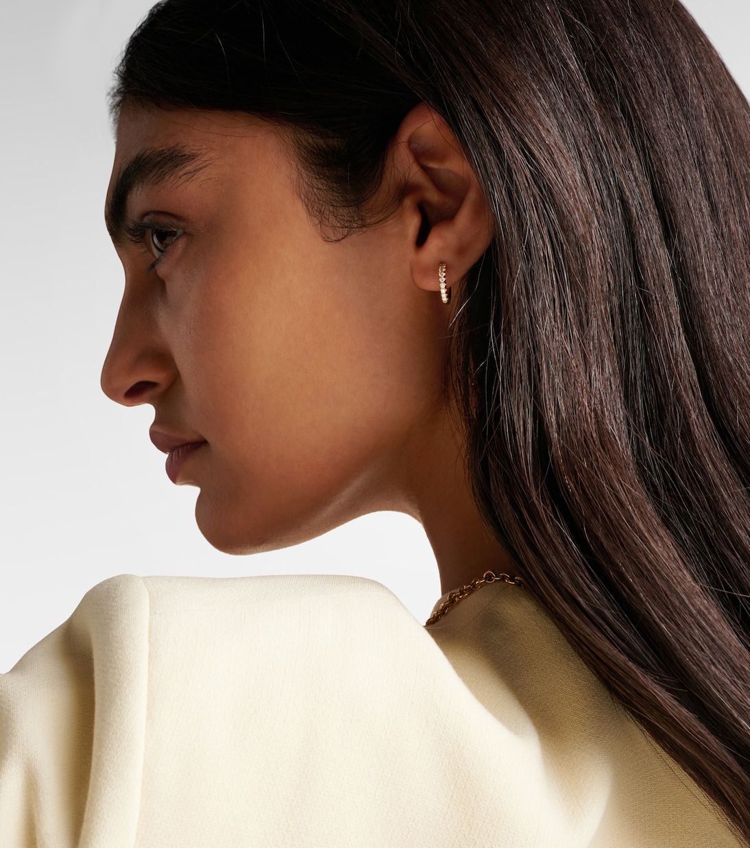 Boucle d’oreille unique Mini Micro Hoop Pavé en or 18 carats et diamants | Spinelli Kilcollin