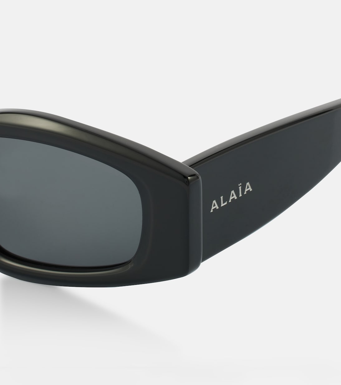 Occhiali da sole rettangolari ALAÏA per stile giovane e trendy