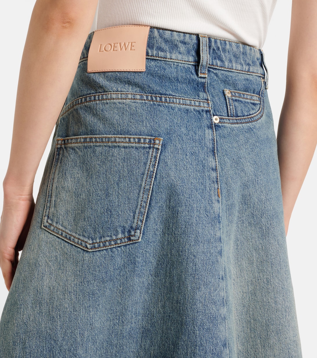 Falda midi en denim deconstruida | Loewe