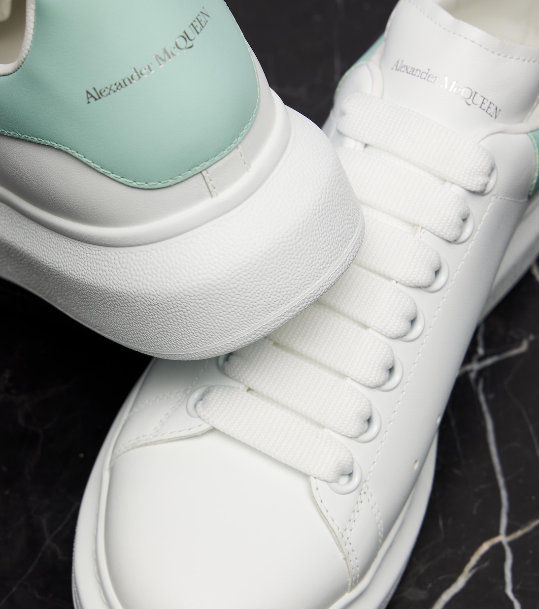 Zapatillas oversized de piel | McQueen