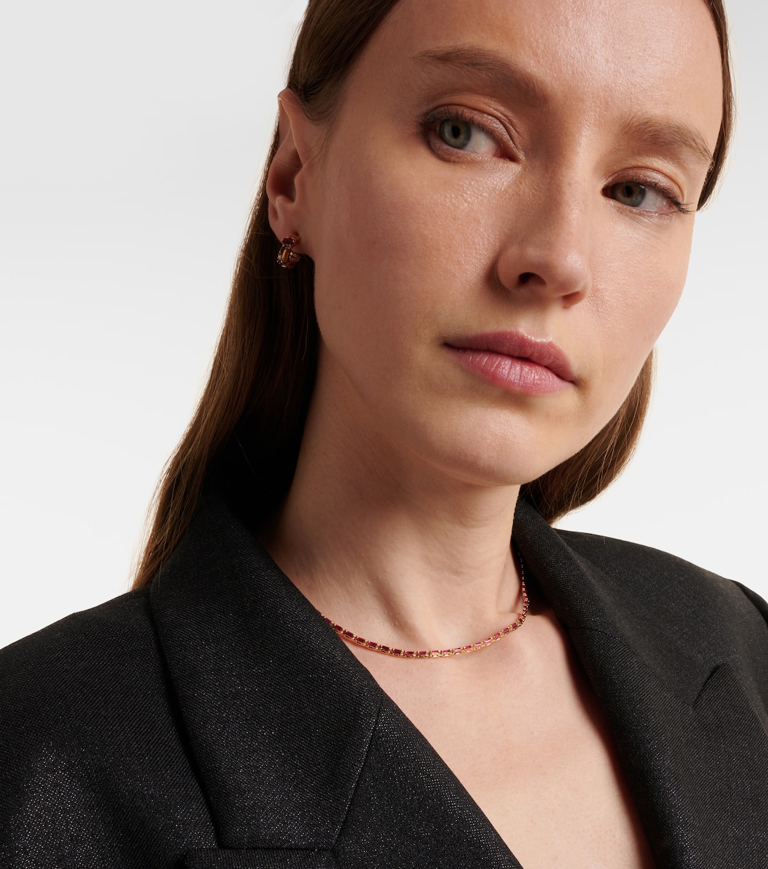 Collana in oro rosa 18kt con rubini di Suzanne Kalan, gioiello chic per giovani trendsetter