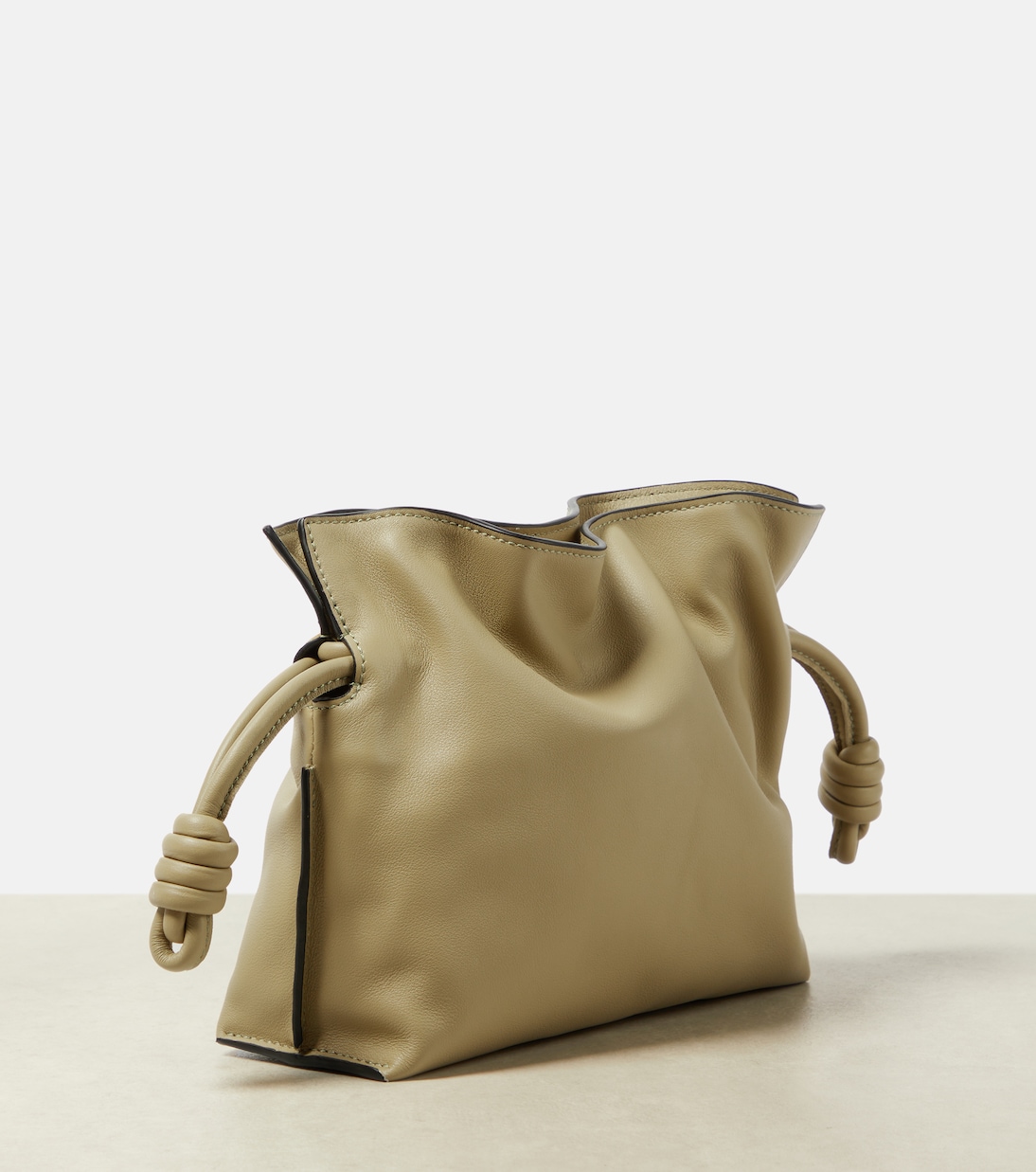 Clutch Flamenco Mini aus Leder in Grun Loewe Mytheresa