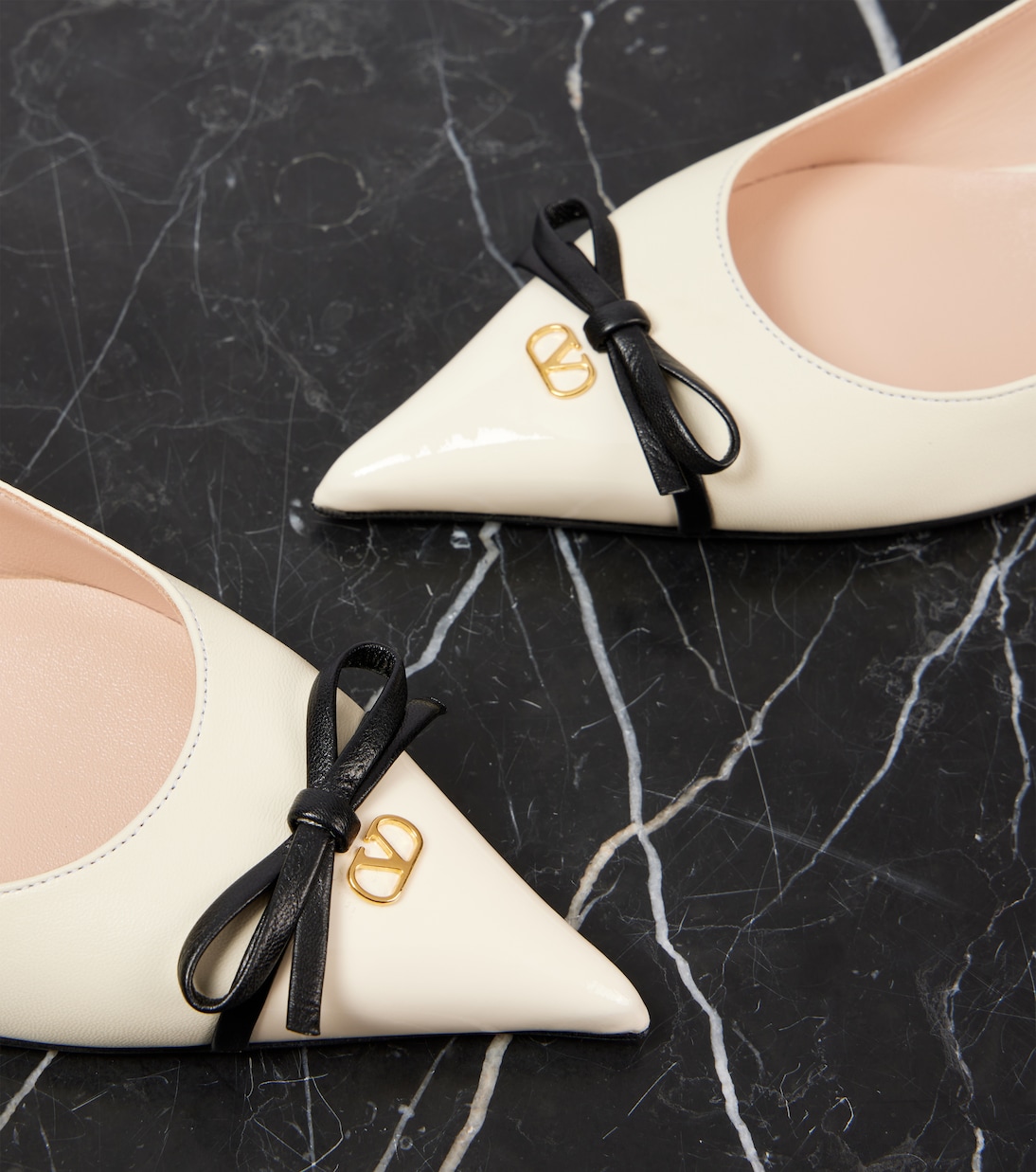 Pumps Bepointy 45 in pelle con fiocco | Valentino Garavani