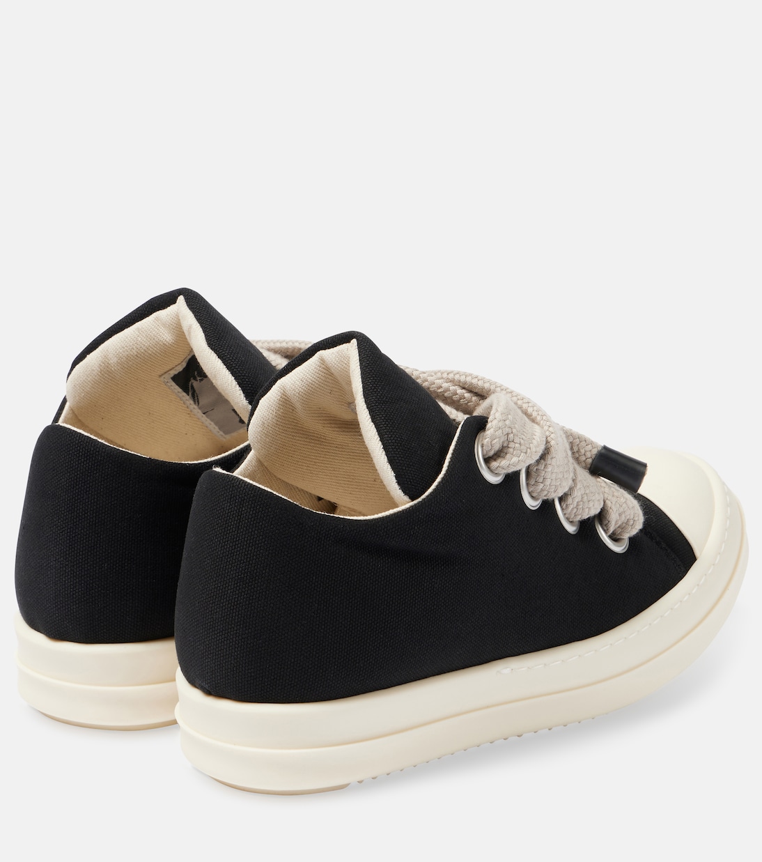 Scarpe sportive Rick Owens con lacci oversize e imbottitura premium per stile giovane e audace