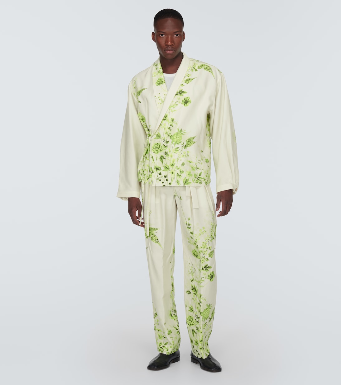 Pantalones rectos con cinturón floral | King & Tuckfield