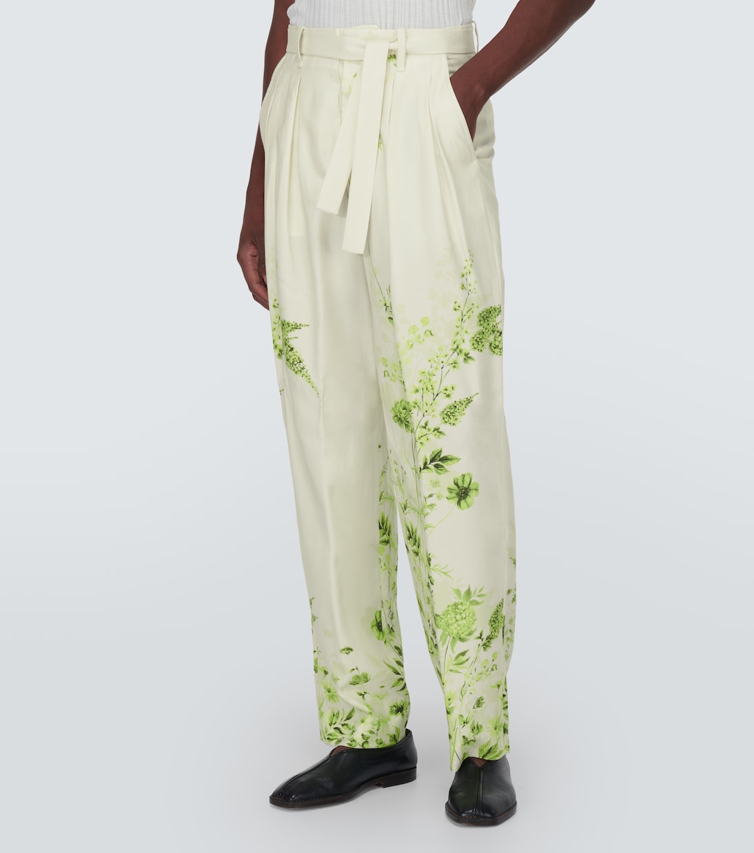 Pantalones rectos con cinturón floral | King & Tuckfield