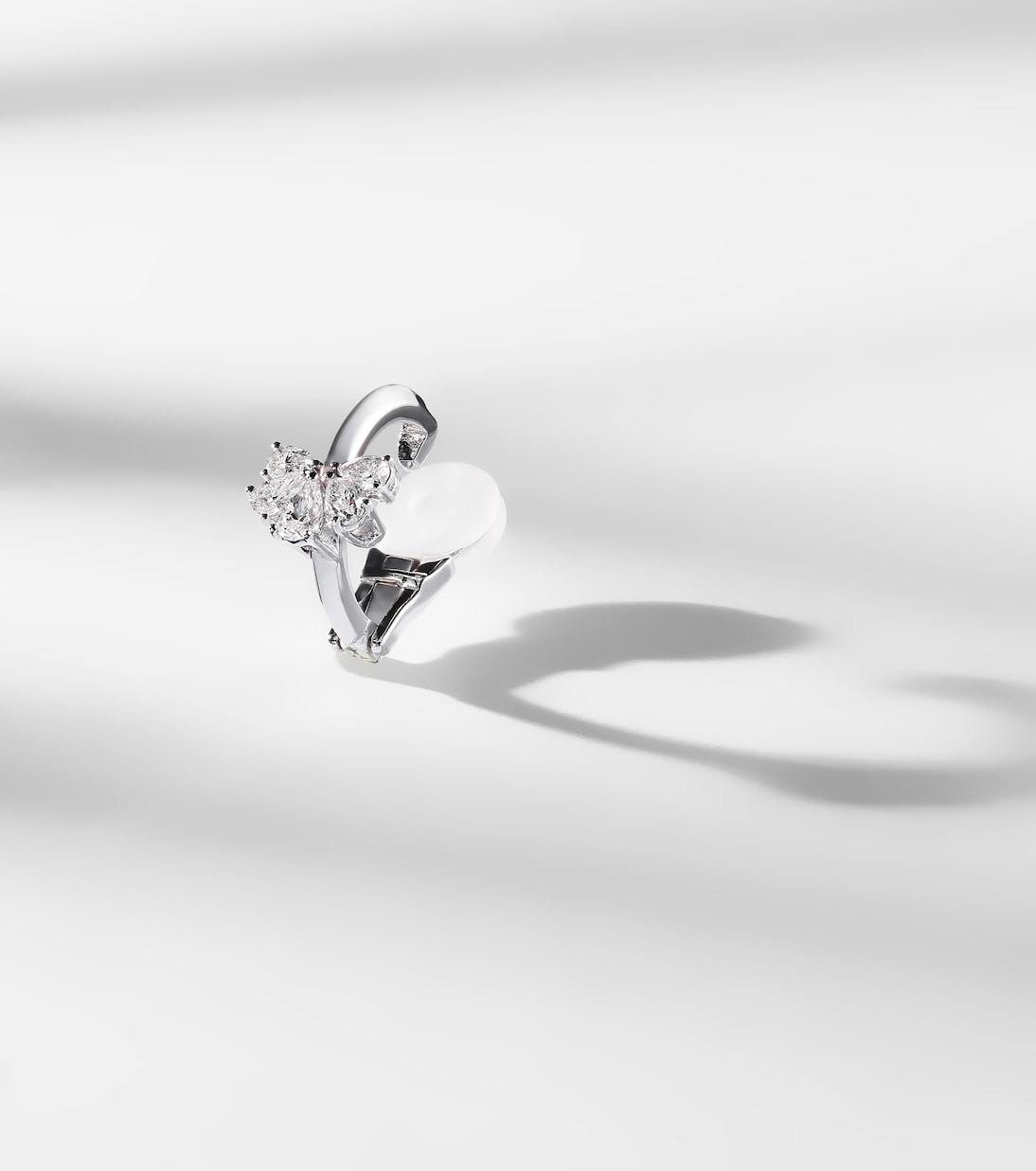 Orecchino ear cuff Whisper Ear in oro bianco 18kt con diamanti | Yeprem