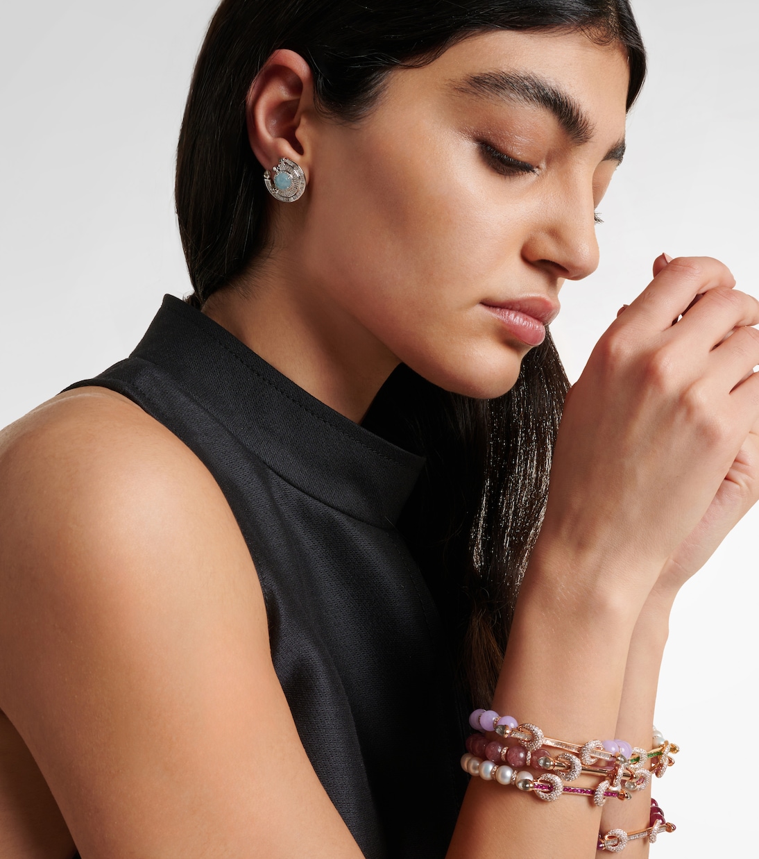 Orecchini in oro bianco 18kt ANANYA Chakra con pietre preziose, design moderno per giovani