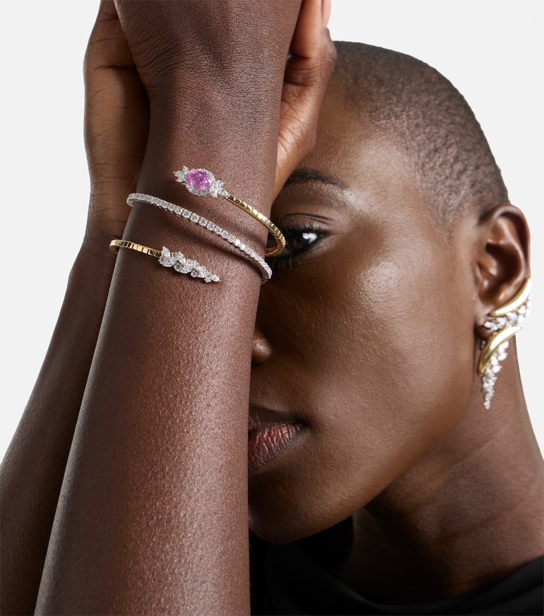 Reign Supreme 18kt gold bangle with sapphire and diamonds | Yeprem