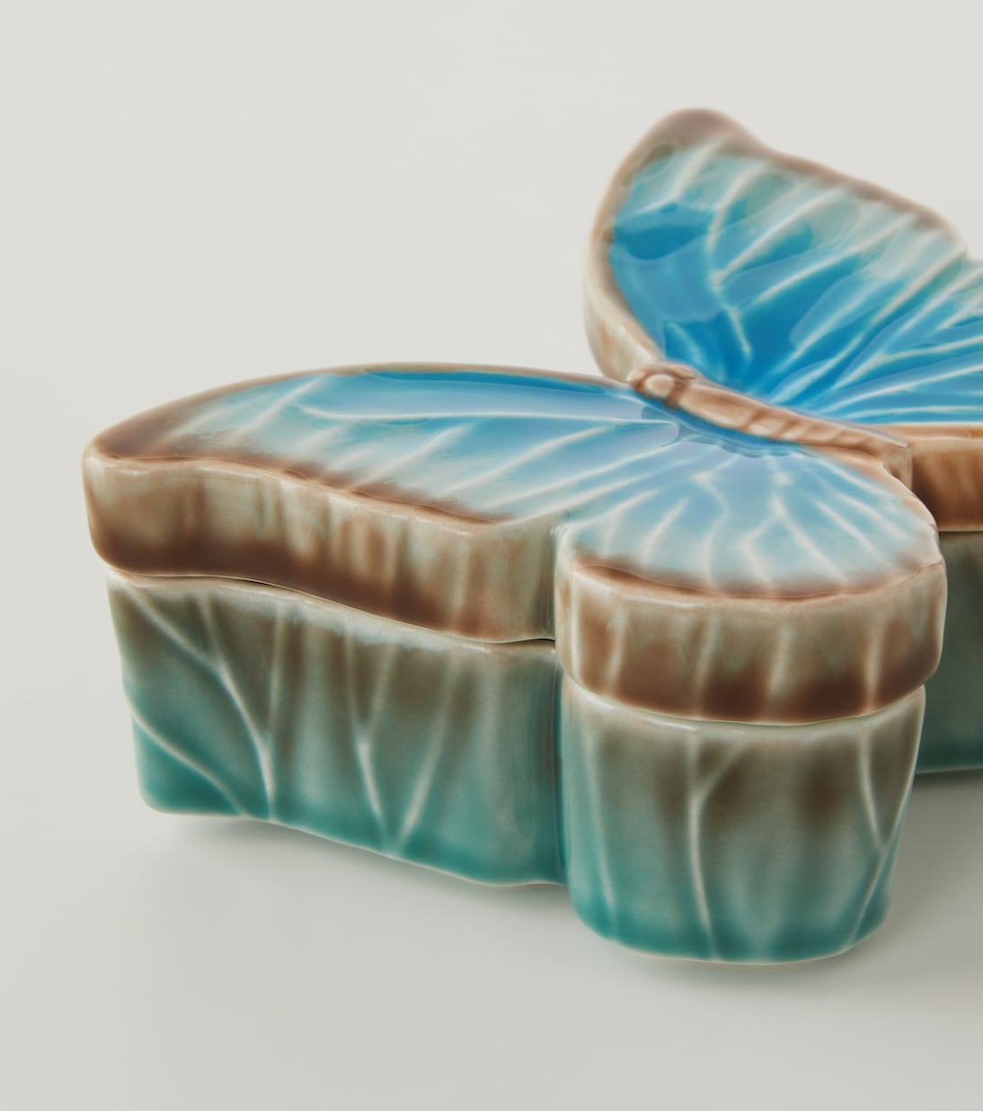 Cloudy Butterflies Small box by Claudia Schiffer | Bordallo Pinheiro