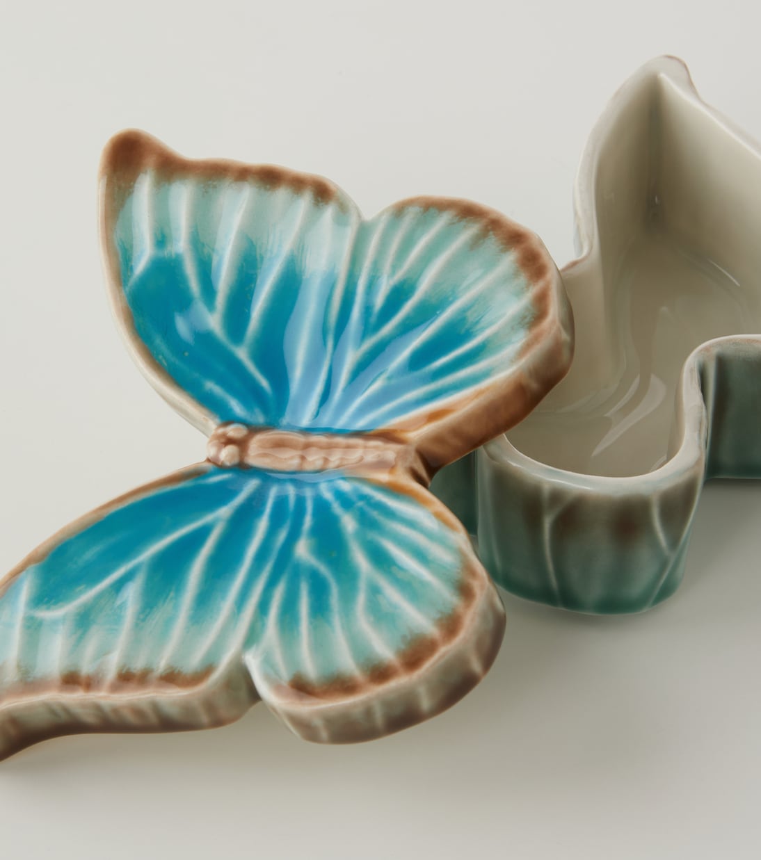 Cloudy Butterflies Small box by Claudia Schiffer | Bordallo Pinheiro