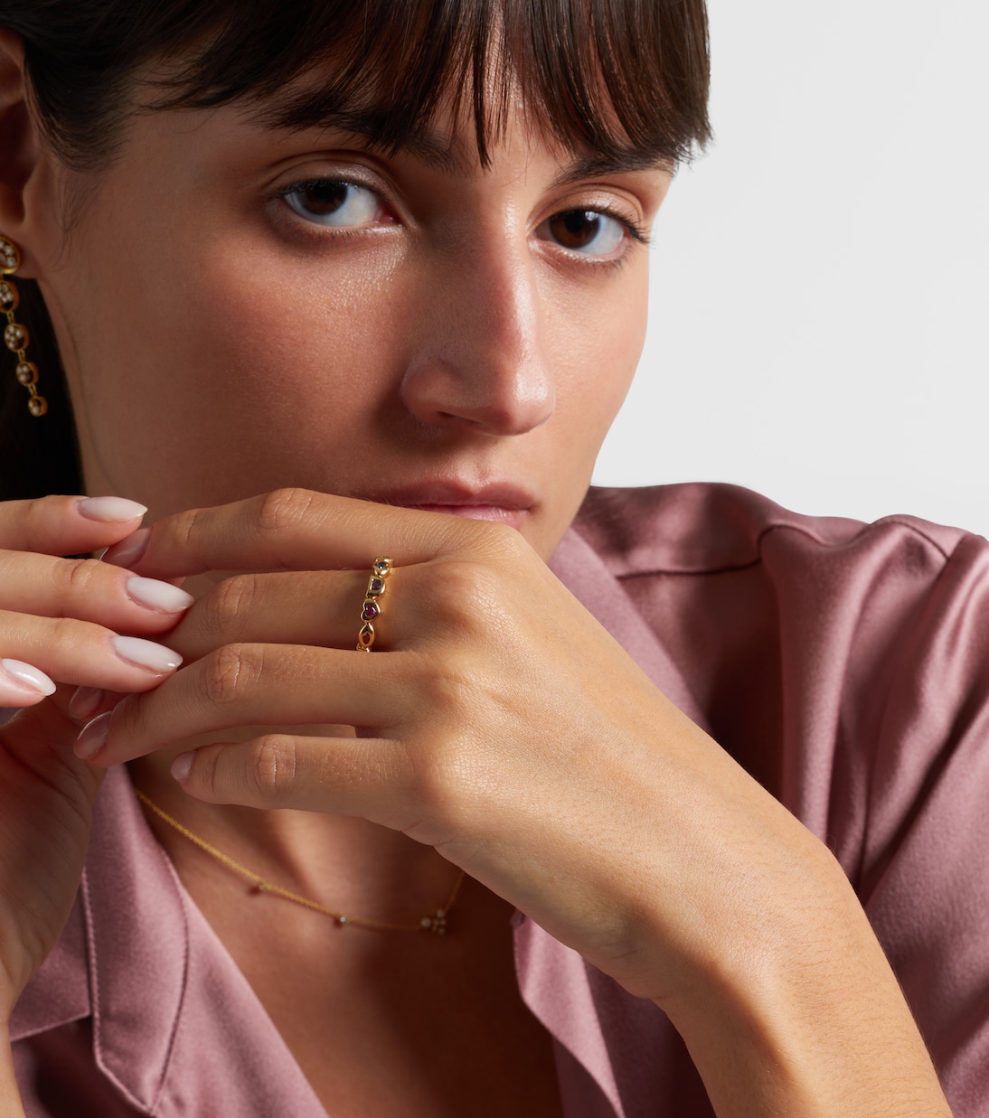 Eye Love You Mini 18kt gold ring with sapphires and tsavorites | Robinson Pelham