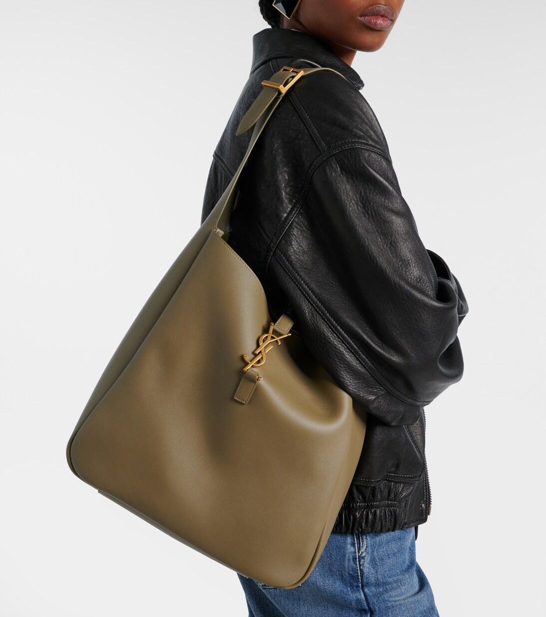 Le 5 à 7 Large leather shoulder bag | Saint Laurent