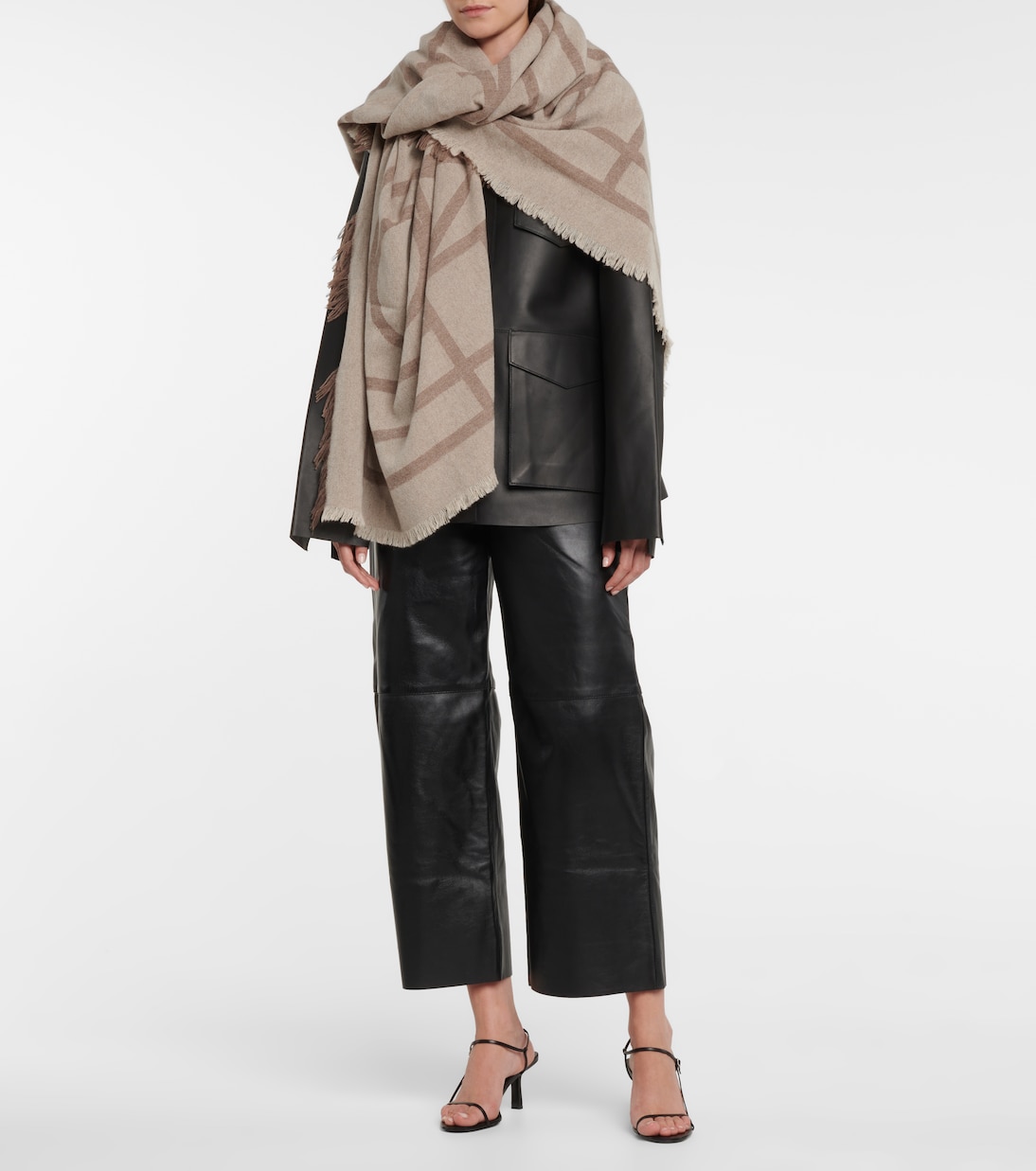 Sciarpa in lana e cashmere firmata TOTEME - Eleganza giovane e senza tempo