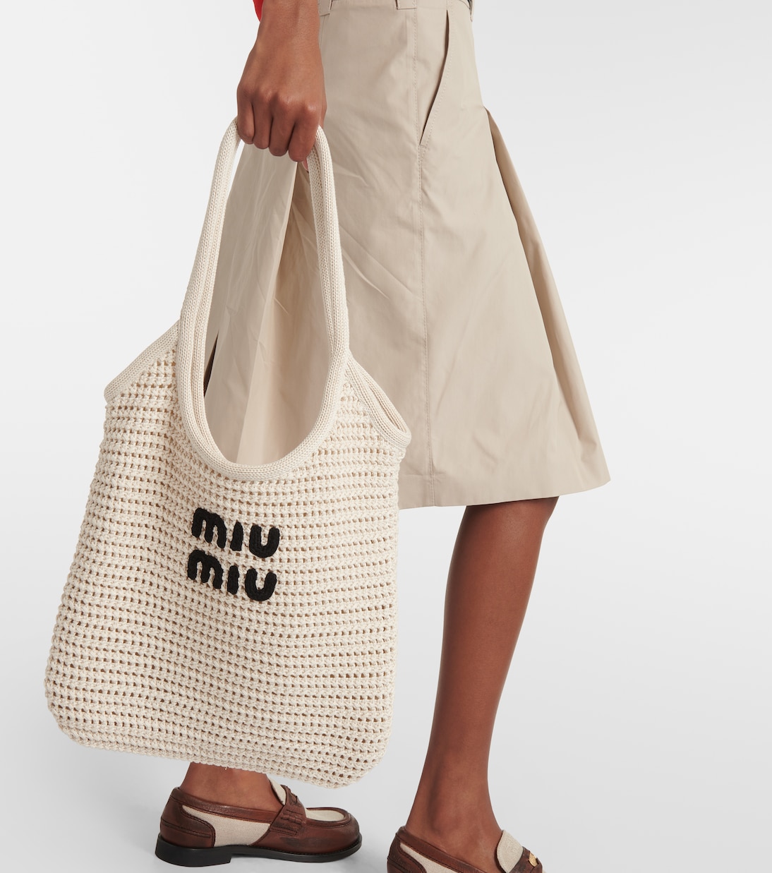 Logo raffia-effect tote bag | Miu Miu
