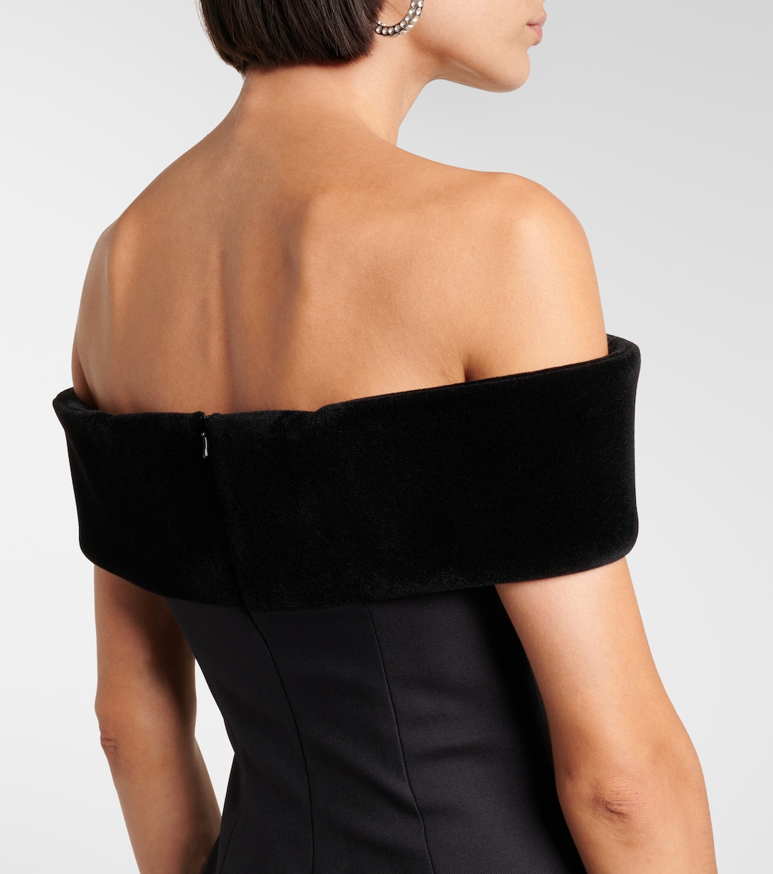 Off-Shoulder-Robe aus Samt | David Koma