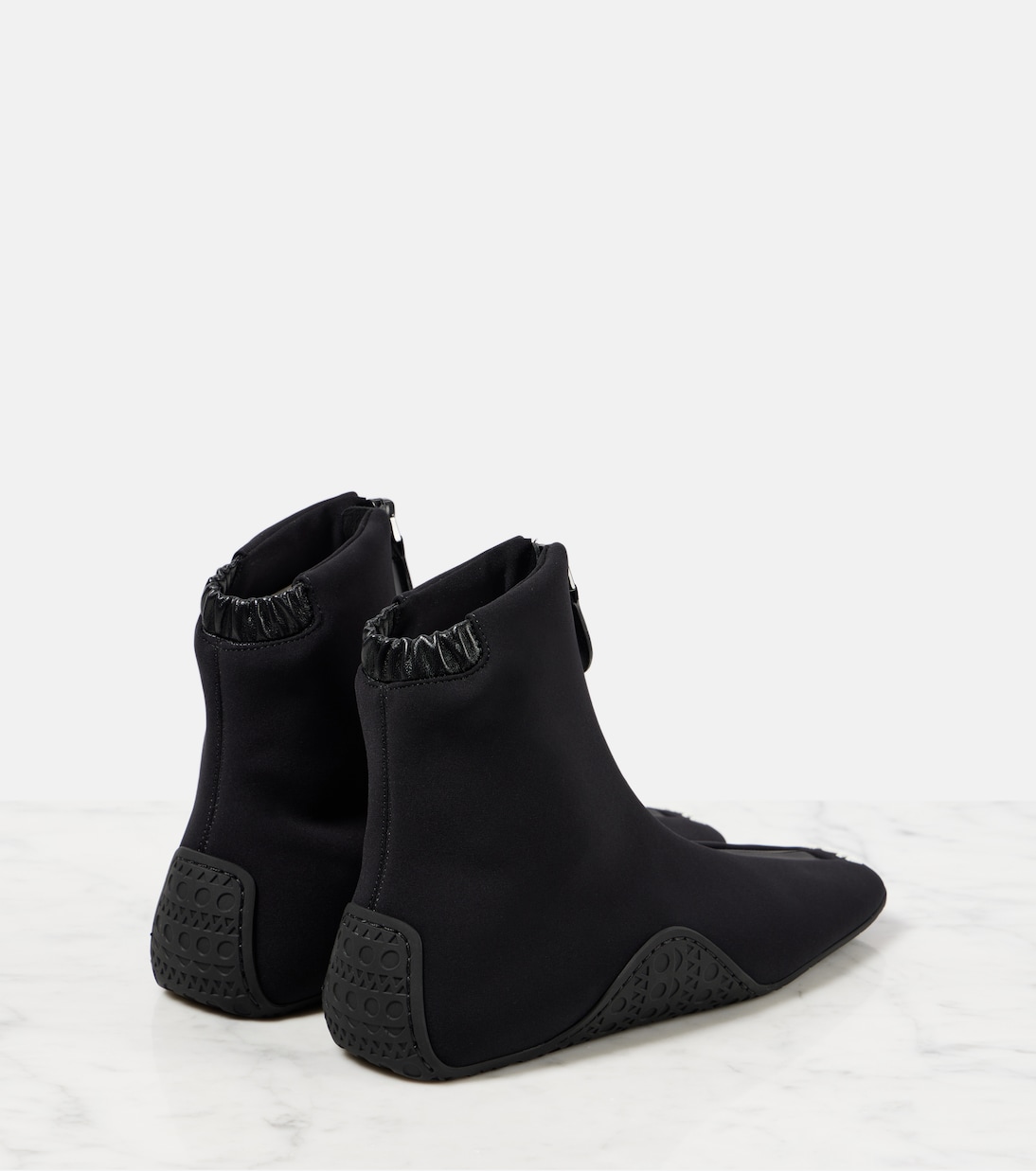 Scarpe sportive ALAÏA in neoprene per uno stile giovane e dinamico