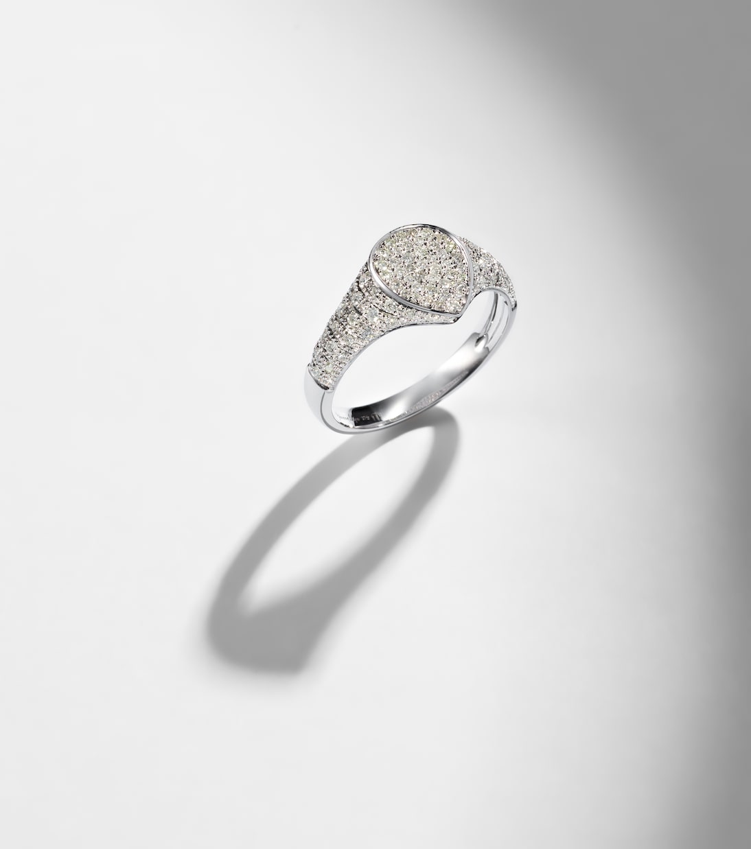 Anillo Mini de oro blanco de 9 ct con diamantes | Yvonne Léon
