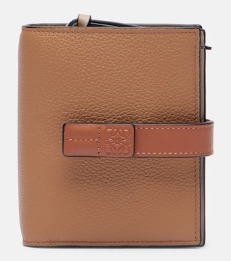Compact leather wallet | Loewe