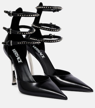 Salones Pin-Point de piel adornados | Versace