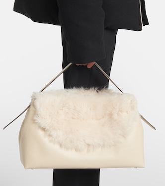 Borsa a spalla T-Lock Large con shearling | Toteme