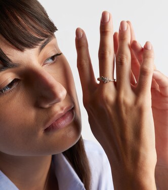 Cosmos Fleur 18kt gold ring with diamonds  | Sophie Bille Brahe