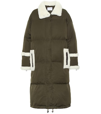 Mantel Gloria mit Faux Shearling | Stand Studio