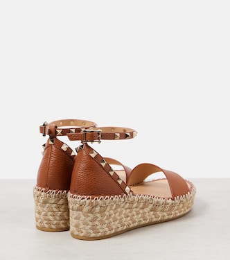 Espadrille-Sandalen Rockstud 55 aus Leder | Valentino Garavani
