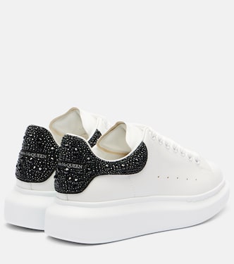 Zapatillas oversized de piel adornadas | McQueen