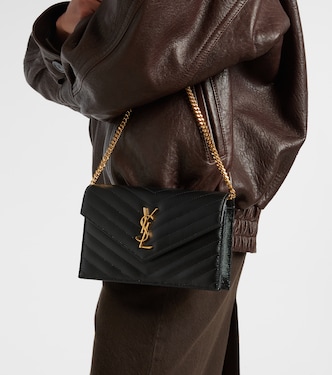 Cassandre Envelope Small leather wallet on chain | Saint Laurent